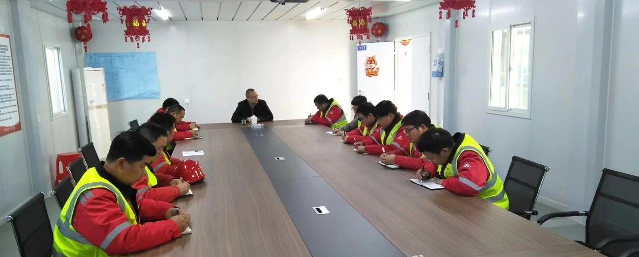 化機公司黨委書記、董事長、總經(jīng)理楊中澤到肥業(yè)搬遷項目部現(xiàn)場辦公