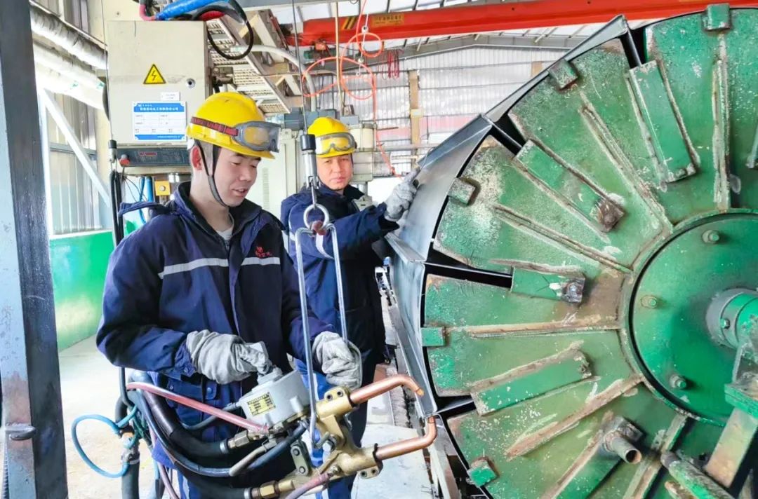 青海宜化電石分廠電極殼班：加強(qiáng)標(biāo)準(zhǔn)化建設(shè)，保障電石爐長(zhǎng)周期穩(wěn)定運(yùn)行(圖4)