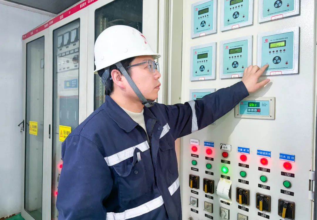 宜化礦業(yè)郭倉(cāng)?。簼M腔熱愛(ài)向機(jī)電，一片初心為礦山(圖3)