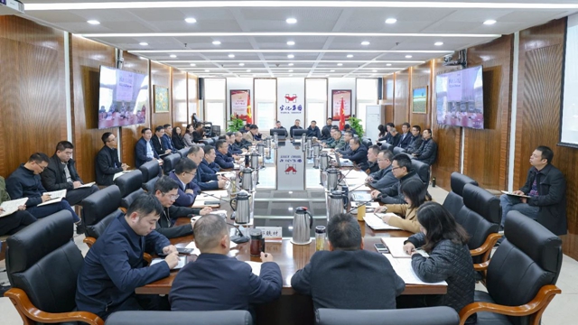 集團黨委理論學(xué)習(xí)中心組圍繞深入學(xué)習(xí)貫徹習(xí)近平總書記考察湖北重要講話精神開展集體學(xué)習(xí)