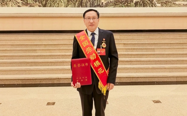 祝賀！新疆宜化礦業(yè)龐建將榮獲全國(guó)勞動(dòng)模范